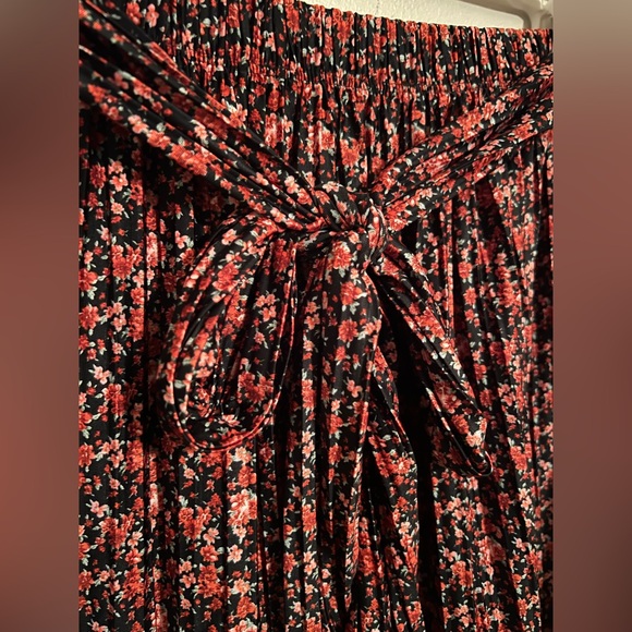 Zara Black and Pink Floral Mini Skirt - Picture 3 of 4